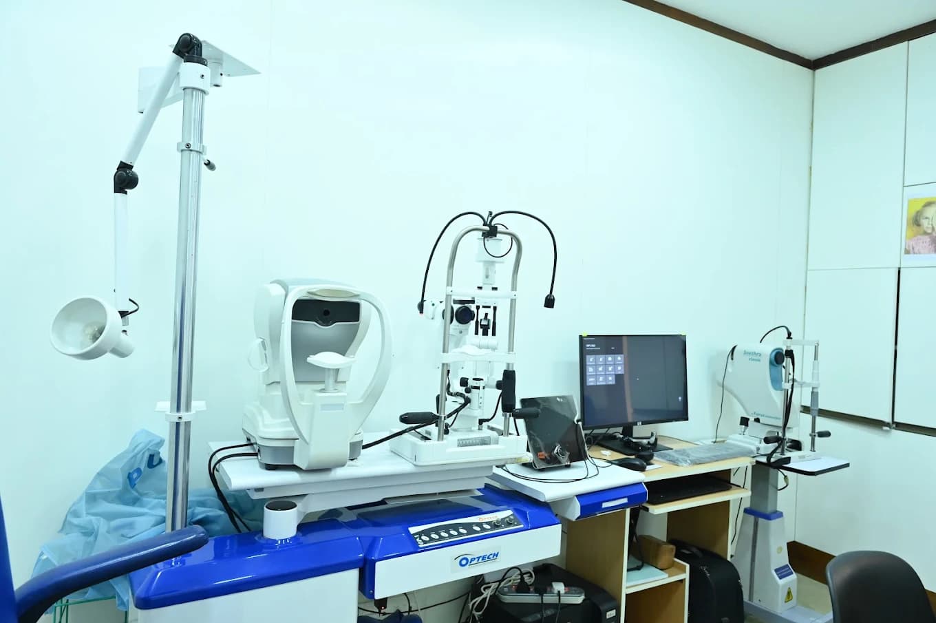 Eye examination equipment